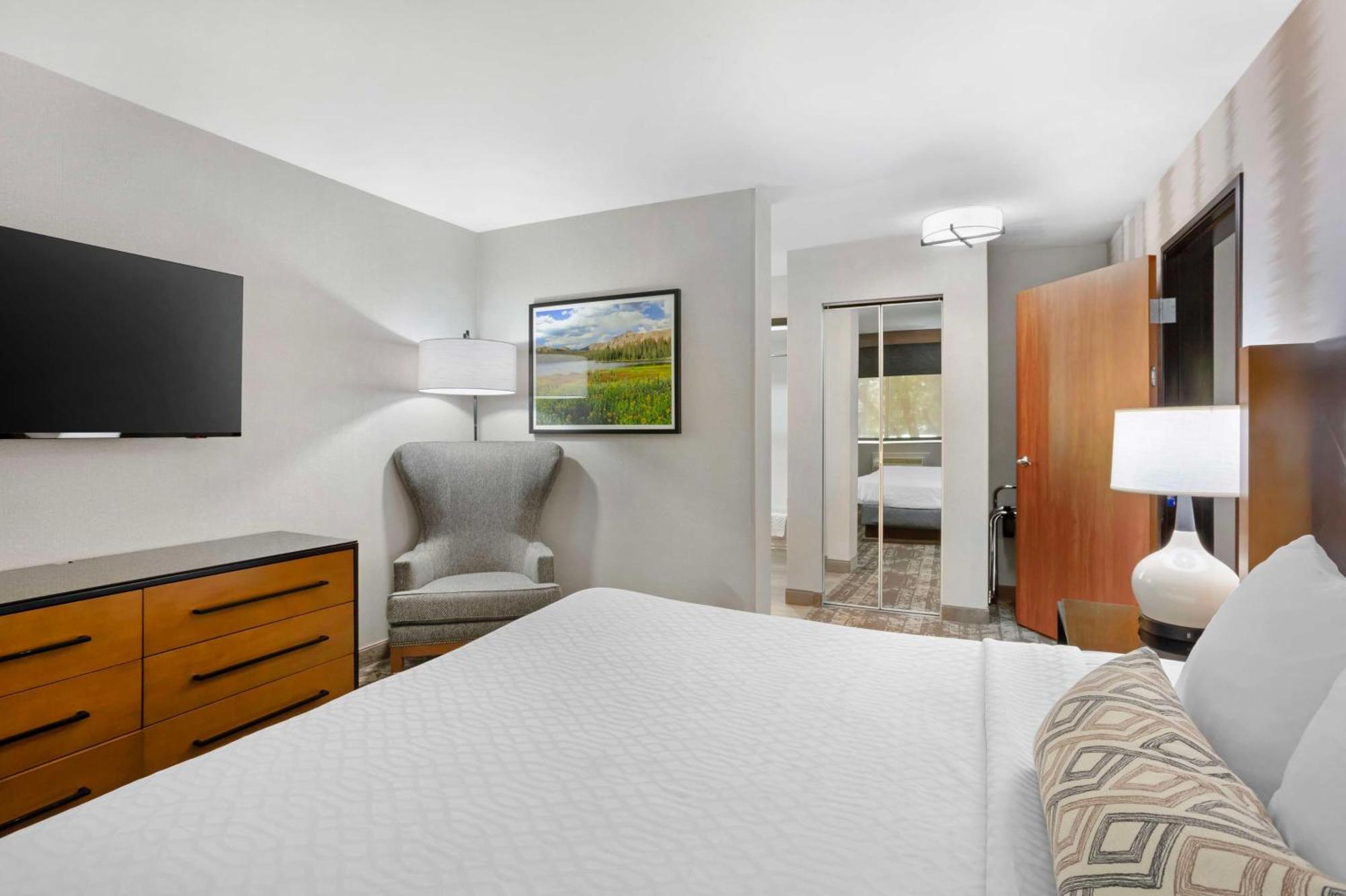 Best Western Holiday Hills Coalville Exterior photo